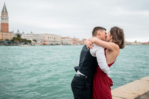 wedding proposal in venice san marco square girl in red winter professional photoshoot passionate kiss
